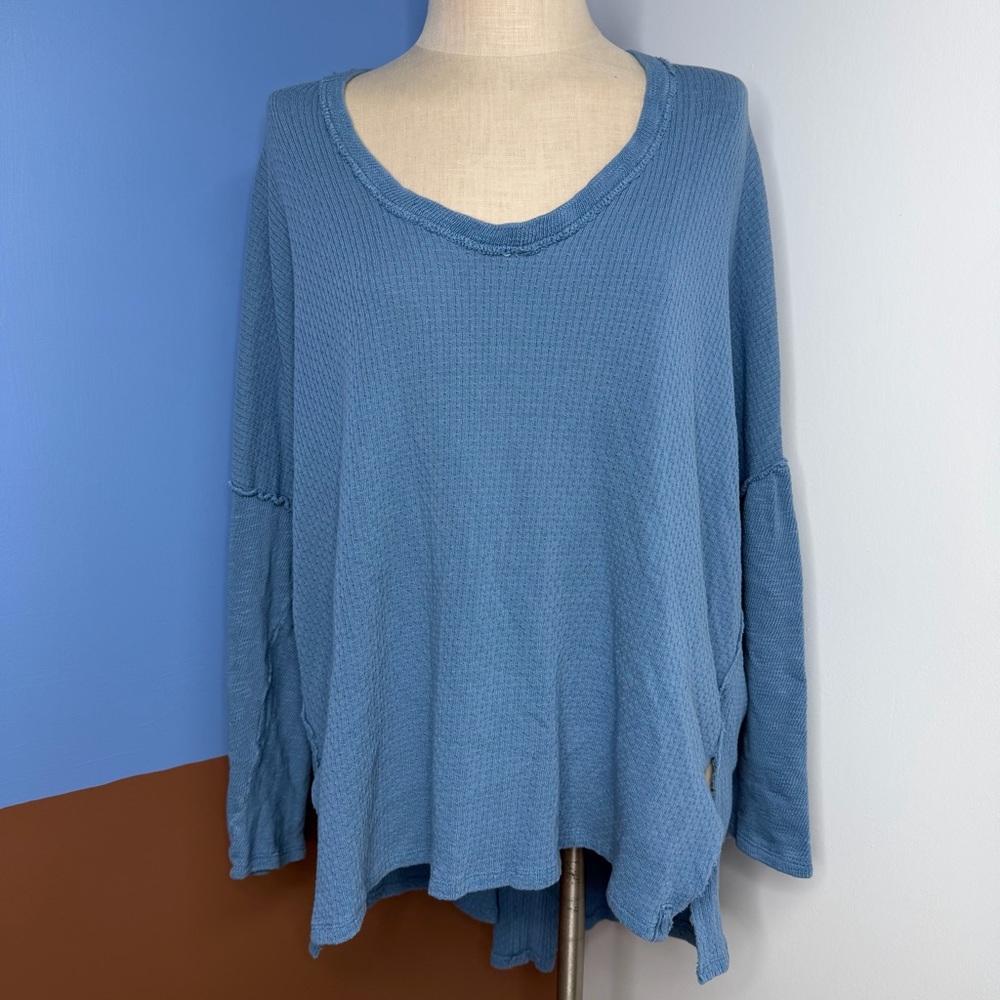 We The‎ Free People Waffle Thermal Top Hi-Low Blue Drop Oversized Medium